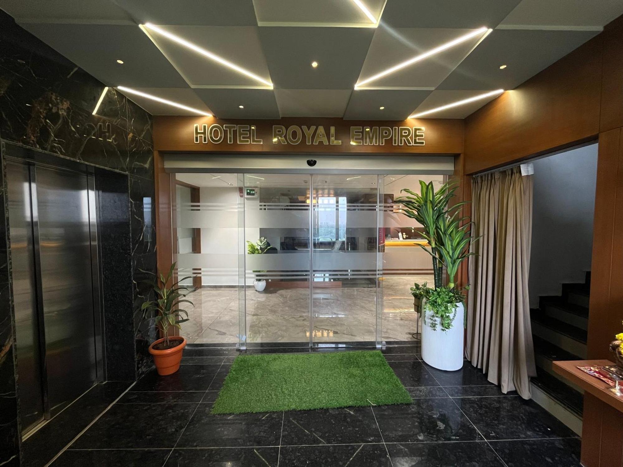 Hotel Royal Empire Gandhinagar Exterior photo