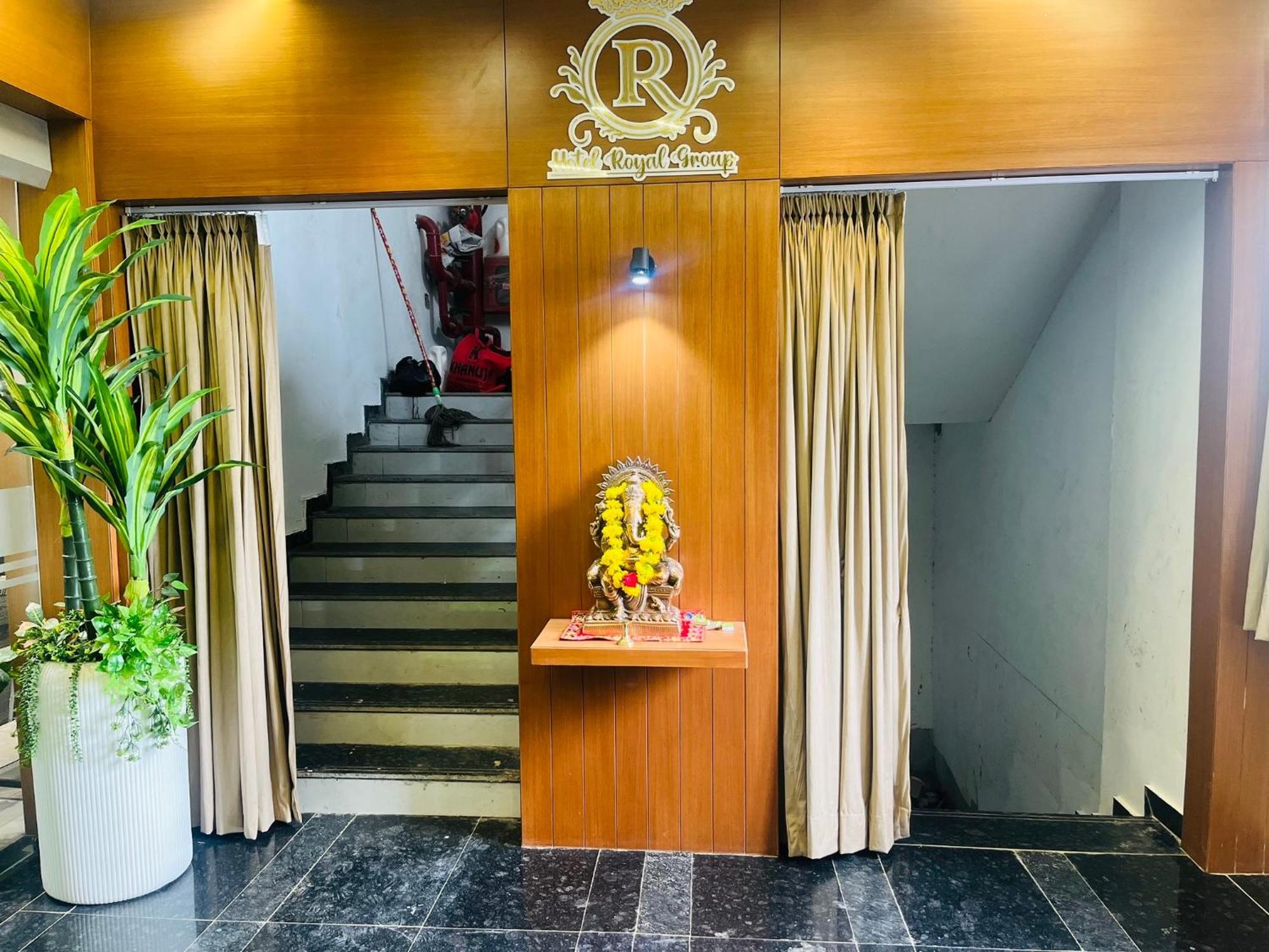 Hotel Royal Empire Gandhinagar Exterior photo
